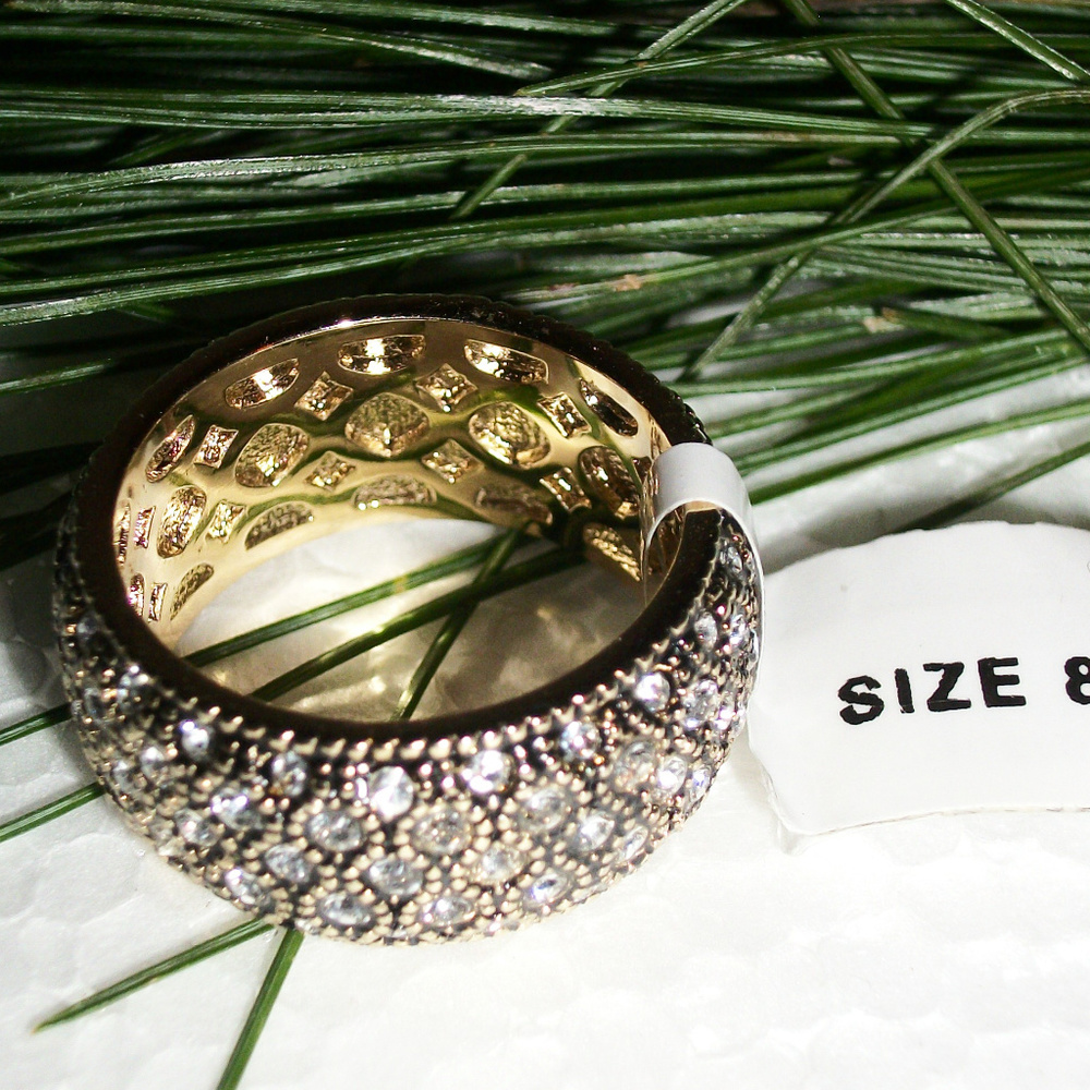 GORGEOUS WIDE BAND RING w/CZ's NWT Size: 8 - Picture 2 of 6